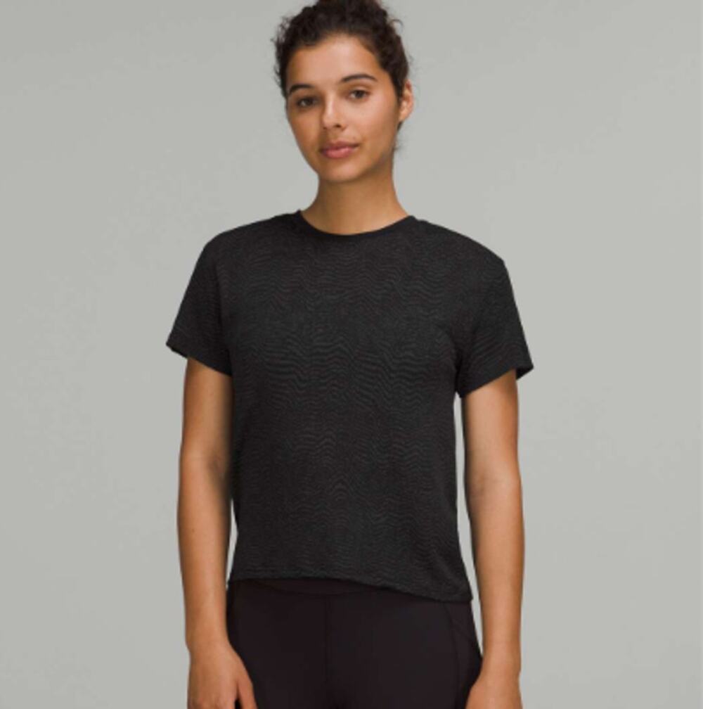 Lululemon Train to Be Short Sleeve T-Shirt Ripple Wave Black Sz 10